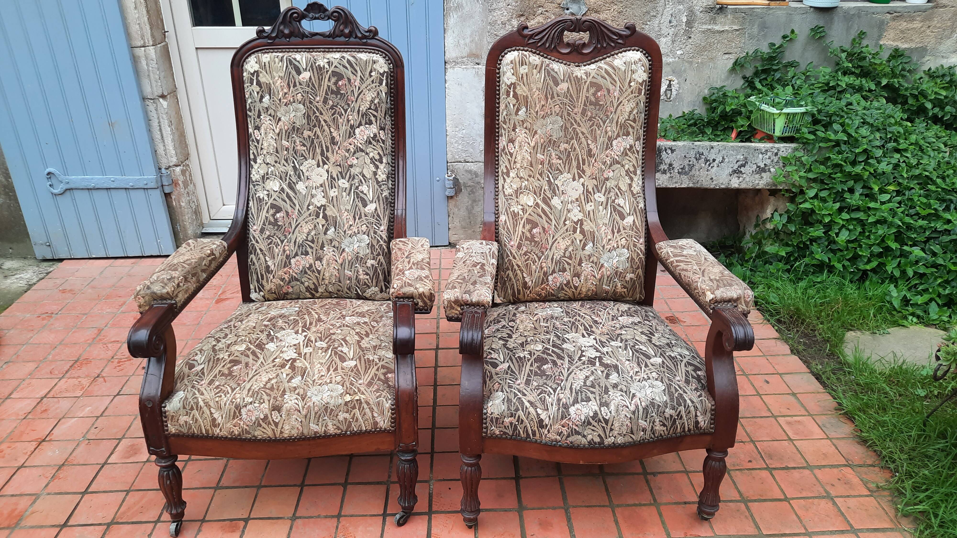 Paire de fauteuils style Louis Philippe