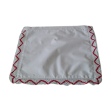 Taie child red border