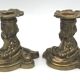 Paire de bougeoirs en bronze doré décor torsadé et guirlandes florales, style louis xv