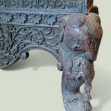 Indian throne chair in carved red wood - Buddhist / Hindu.