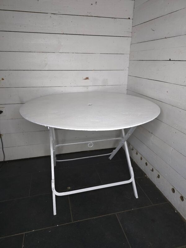 Table de jardin pliante en fer