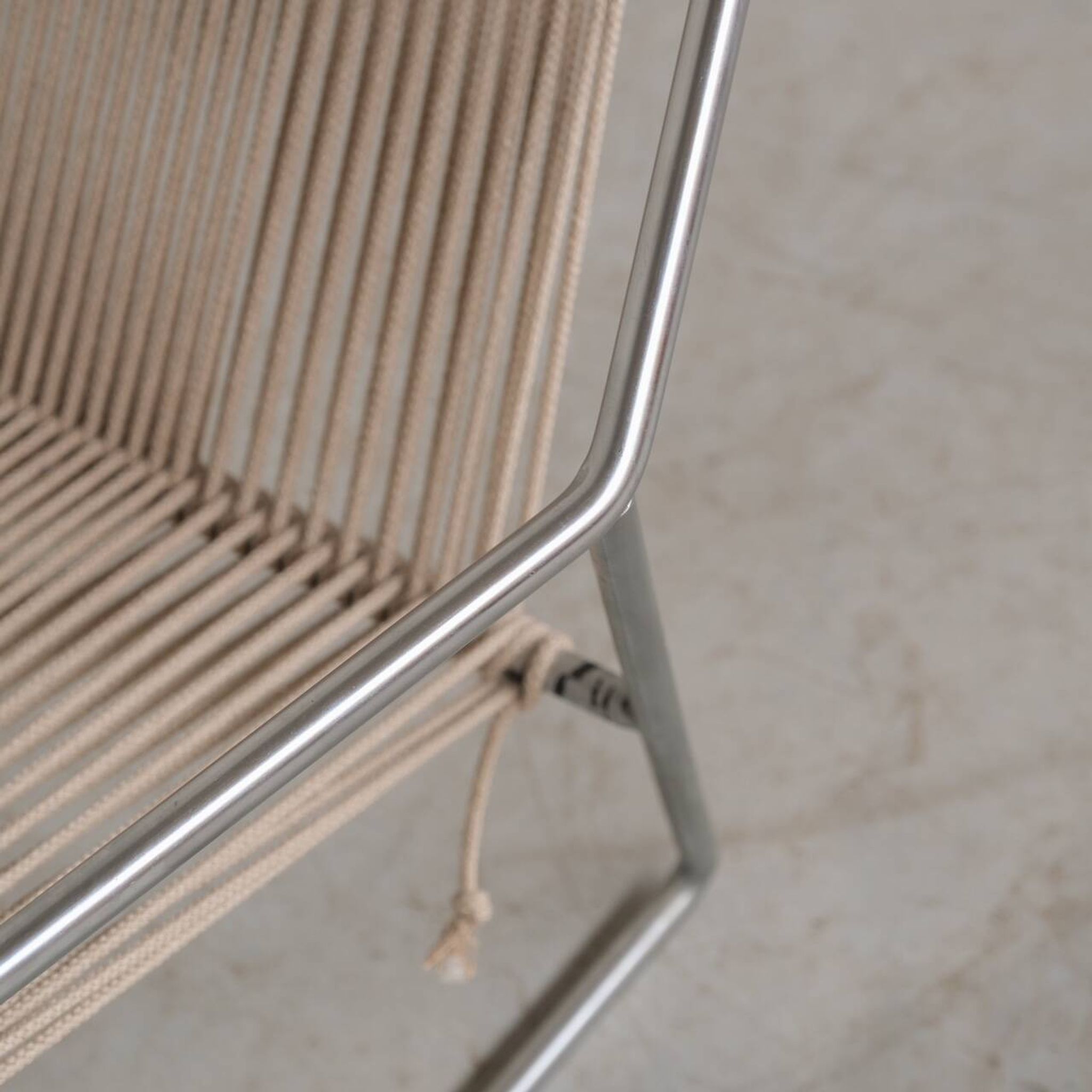 Paire de fauteuils en acier danois du milieu du siècle par Henning Flok
