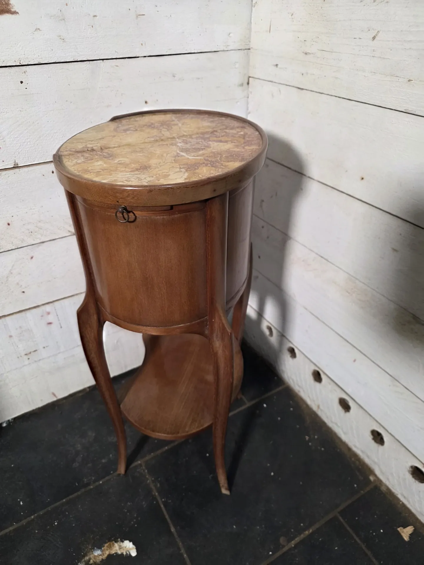 Table de chevet ovale style Louis XV en acajou 