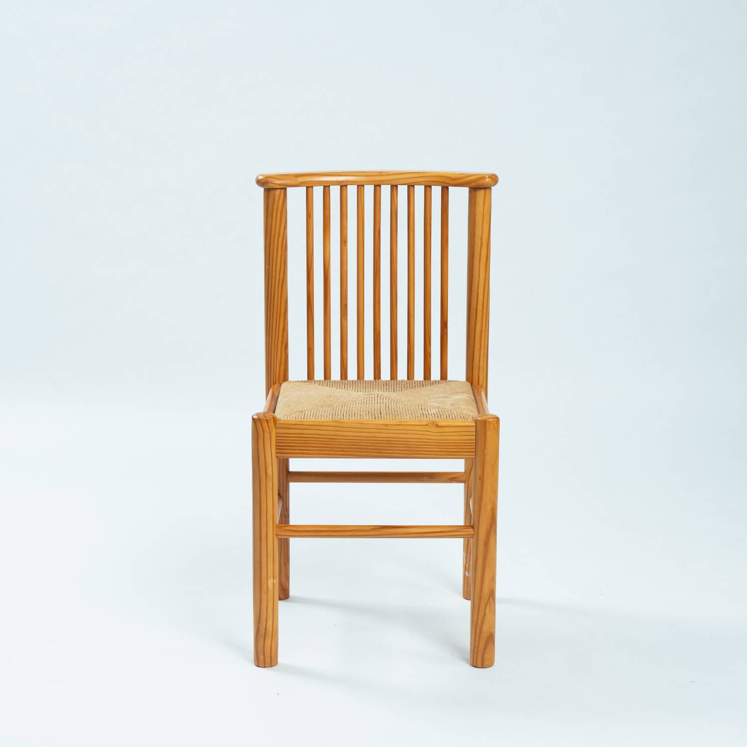 2 vintage chairs in pinewood with braided seat, 1970s