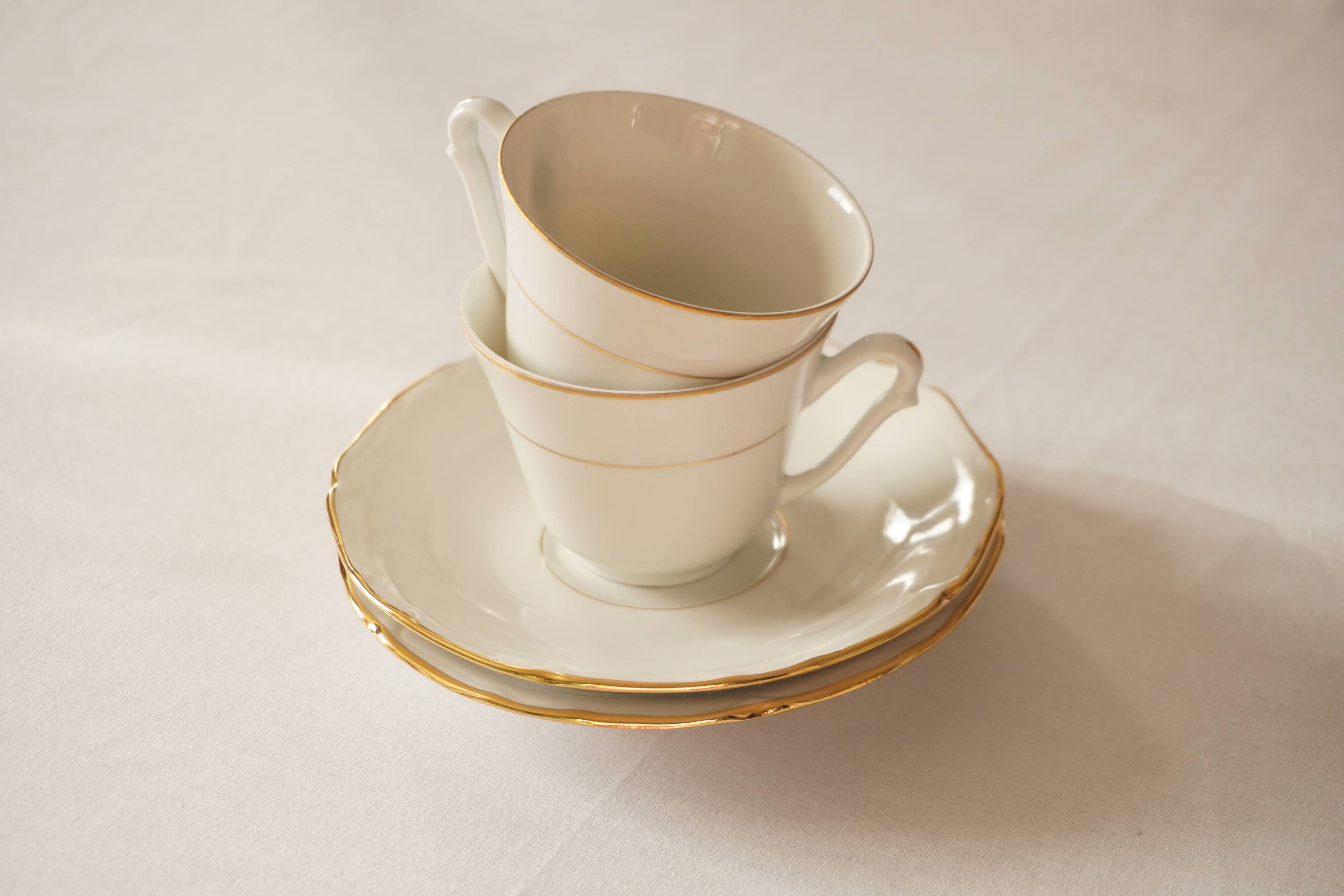Set of 2 Sologne porcelain coffee cups, white and gold