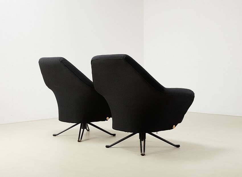 Osvaldo Borsani Pair of P32 Lounge Chairs for Tecno Italy 1956