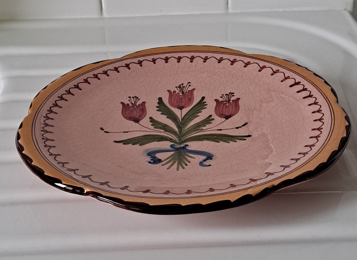 Flat plate cracked flowery