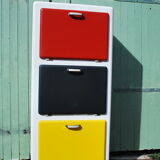 Renovated buffet in Mondrian colors