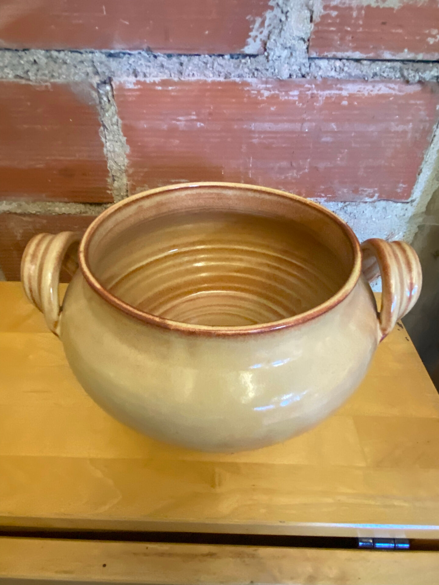 Soupière et 6 bols anciens Vallauris en céramique beige, années 50