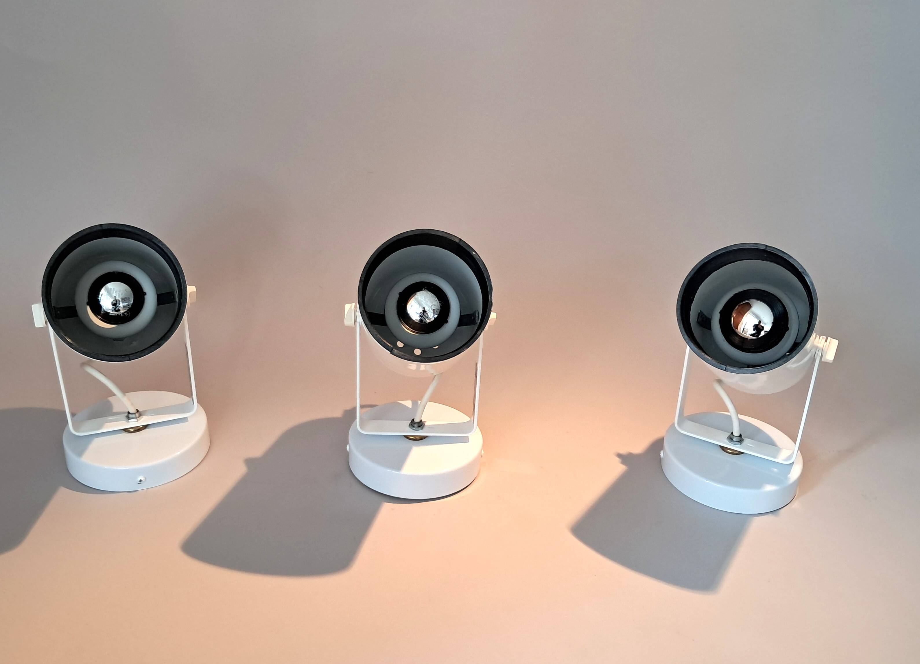 3 white lacquered metal wall lights from the 1970s.