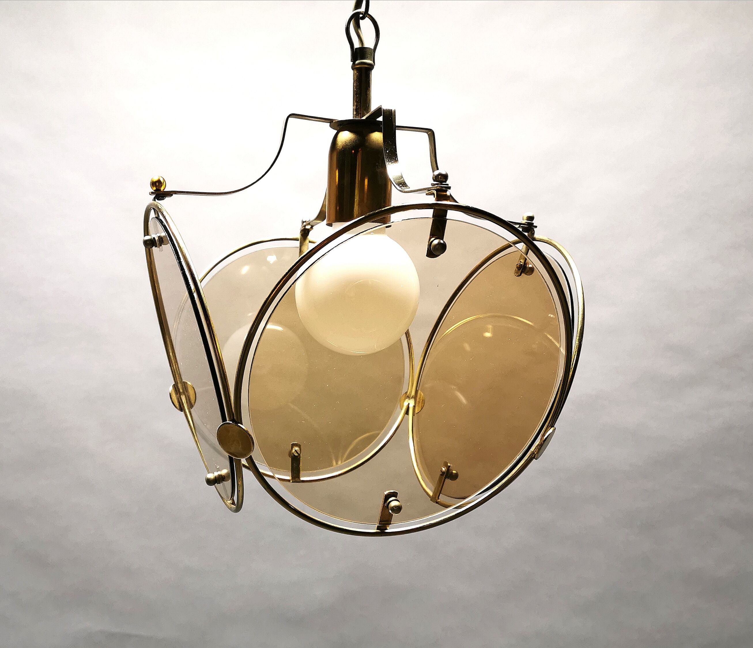 Suspension from the 70s in brass and brown smoked glass
