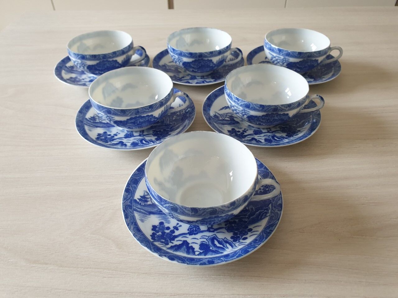 Set of 6 porcelain cups