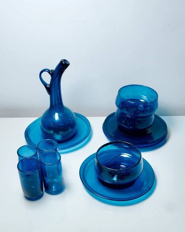 Ensemble verrerie en verre soufflé bleu cobalt – carafe + 4 verres + 3 bols + 4 soucoupes