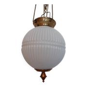 Suspension ancienne en opaline et laiton