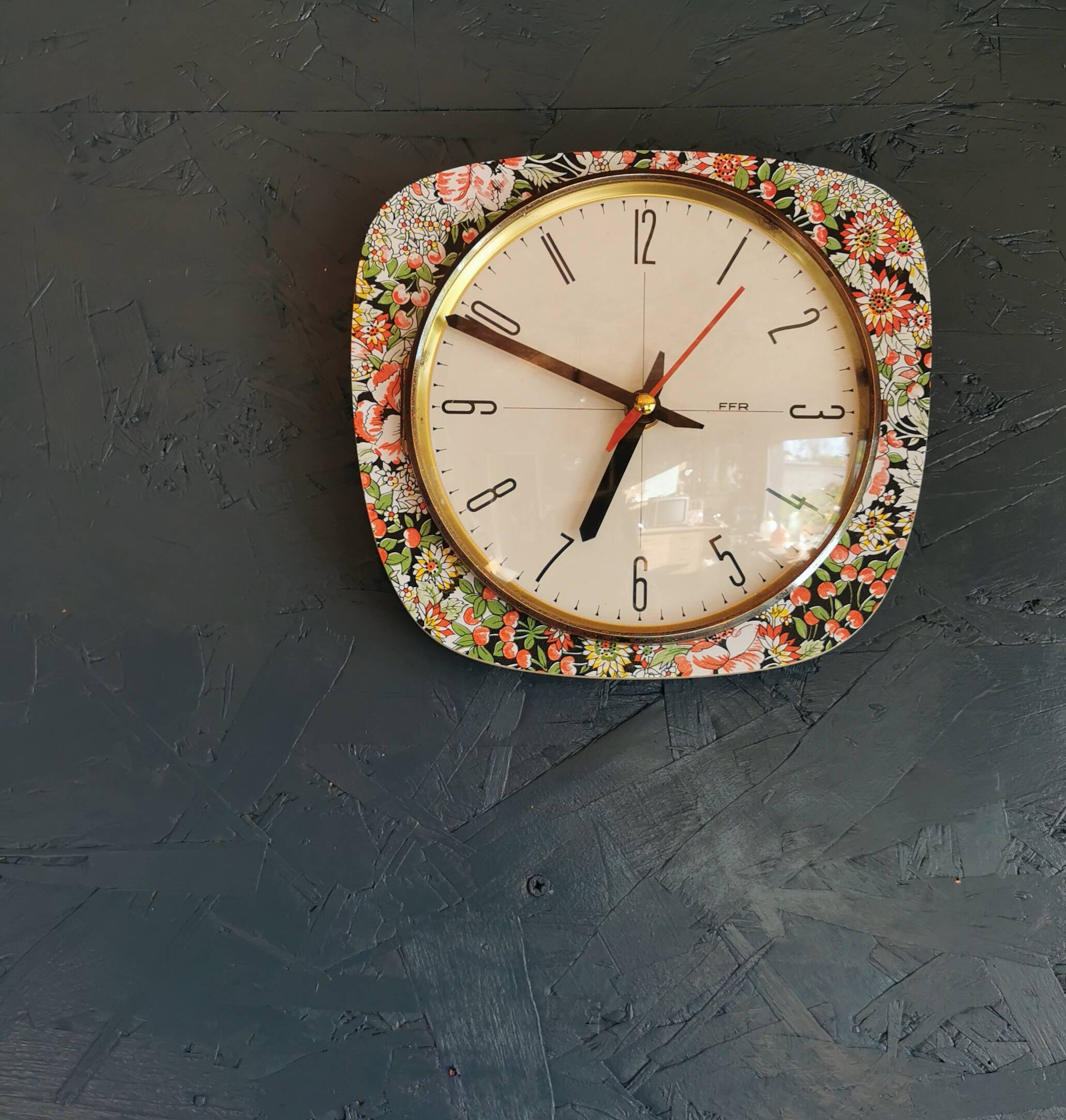 Vintage rectangular silent wall pendulum clock "FFR red flowers"