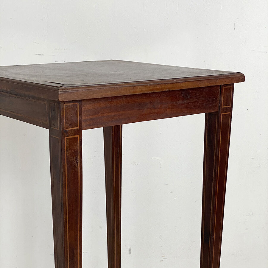 Square mahogany table and mahogany veneer