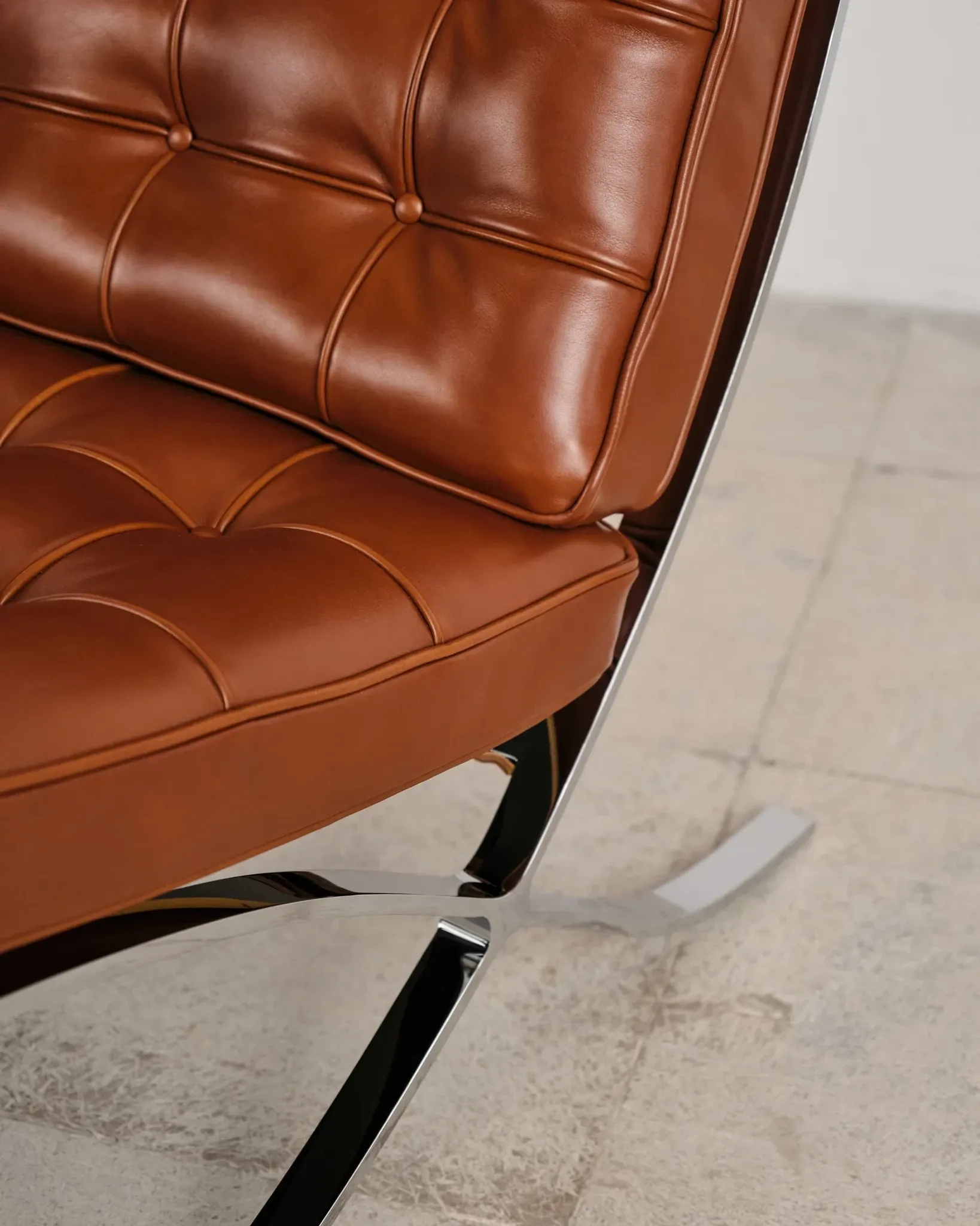 Barcelona chair in leather by Mies van der Rohe, Knoll International