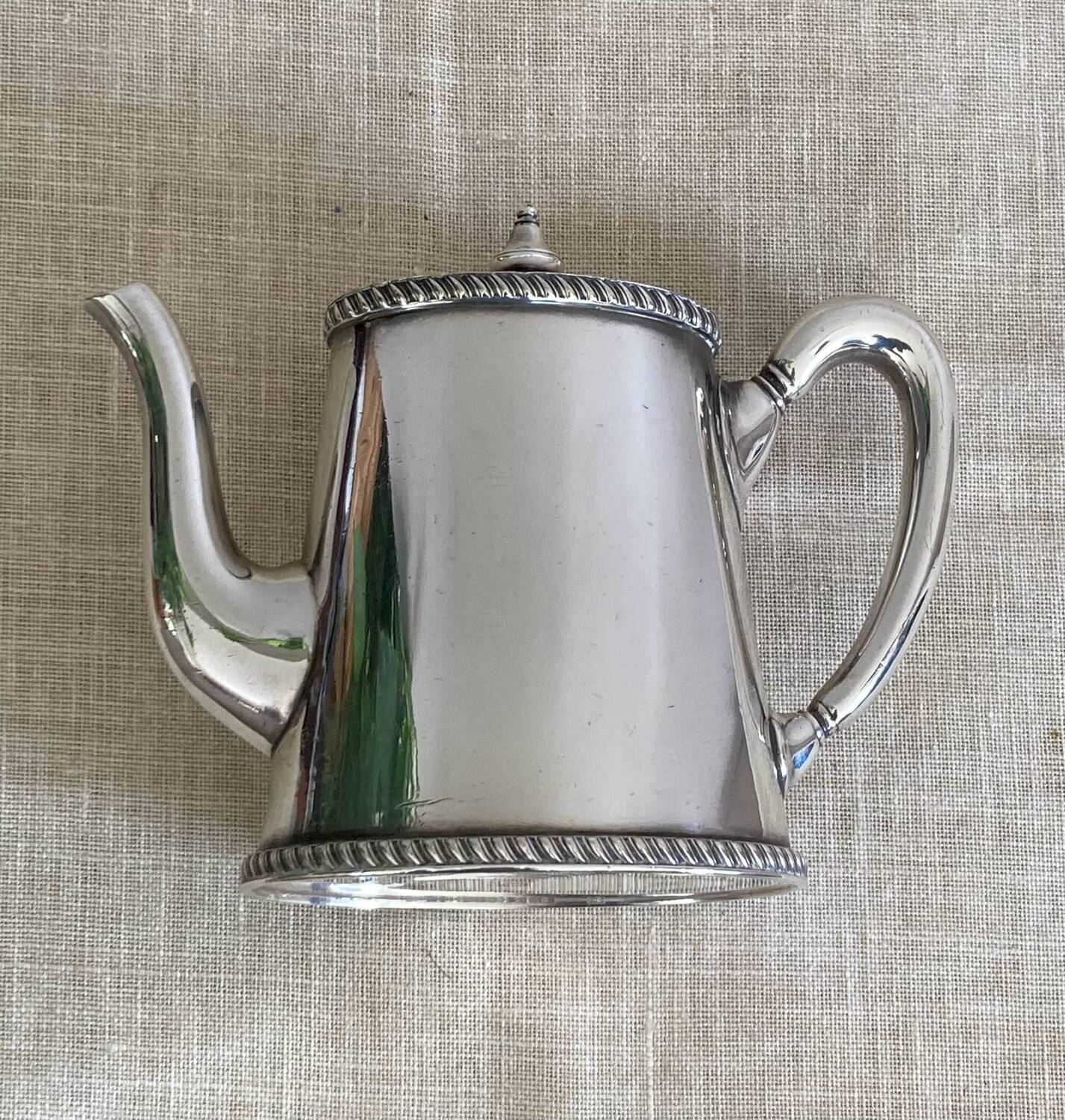 Petite Théière en métal argenté poinçonné made in Angleterre ELKINGTON PLATE