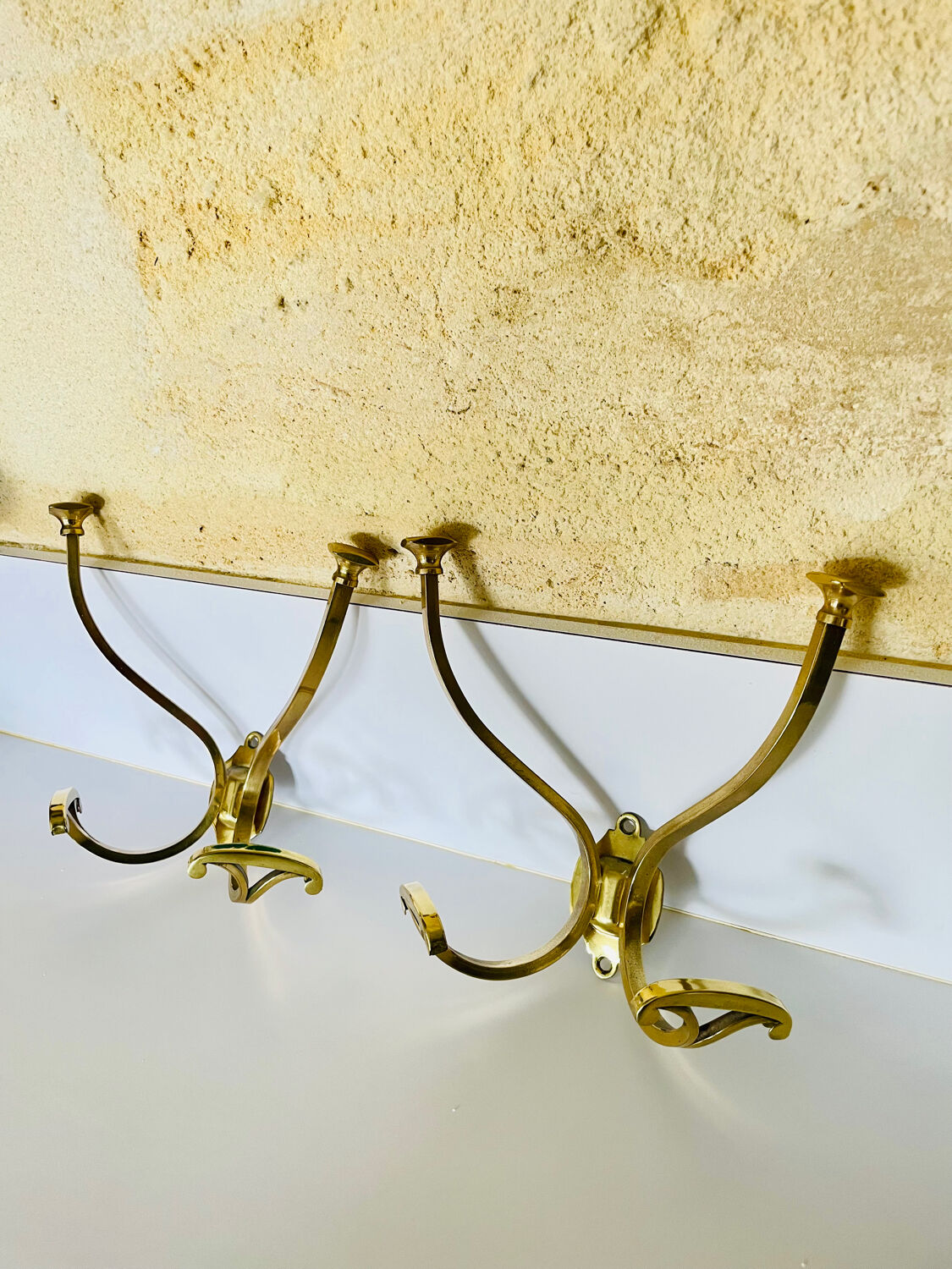 2 coat hooks with 4 branches in gilded brass