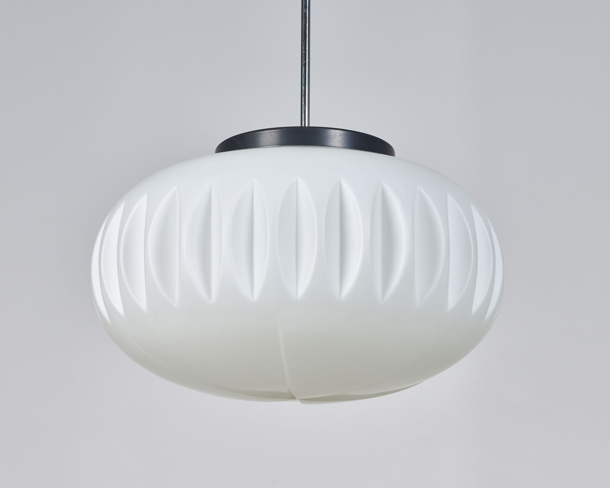 Suspension en verre opaline par Napako années 60