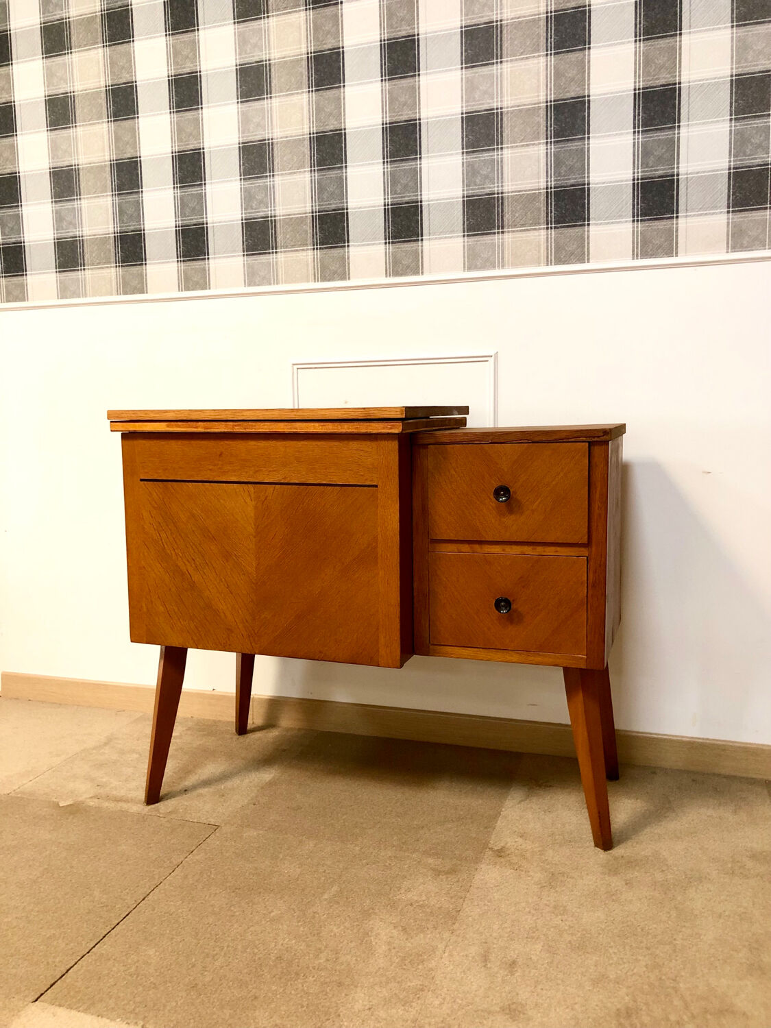 Scandinavian storage unit