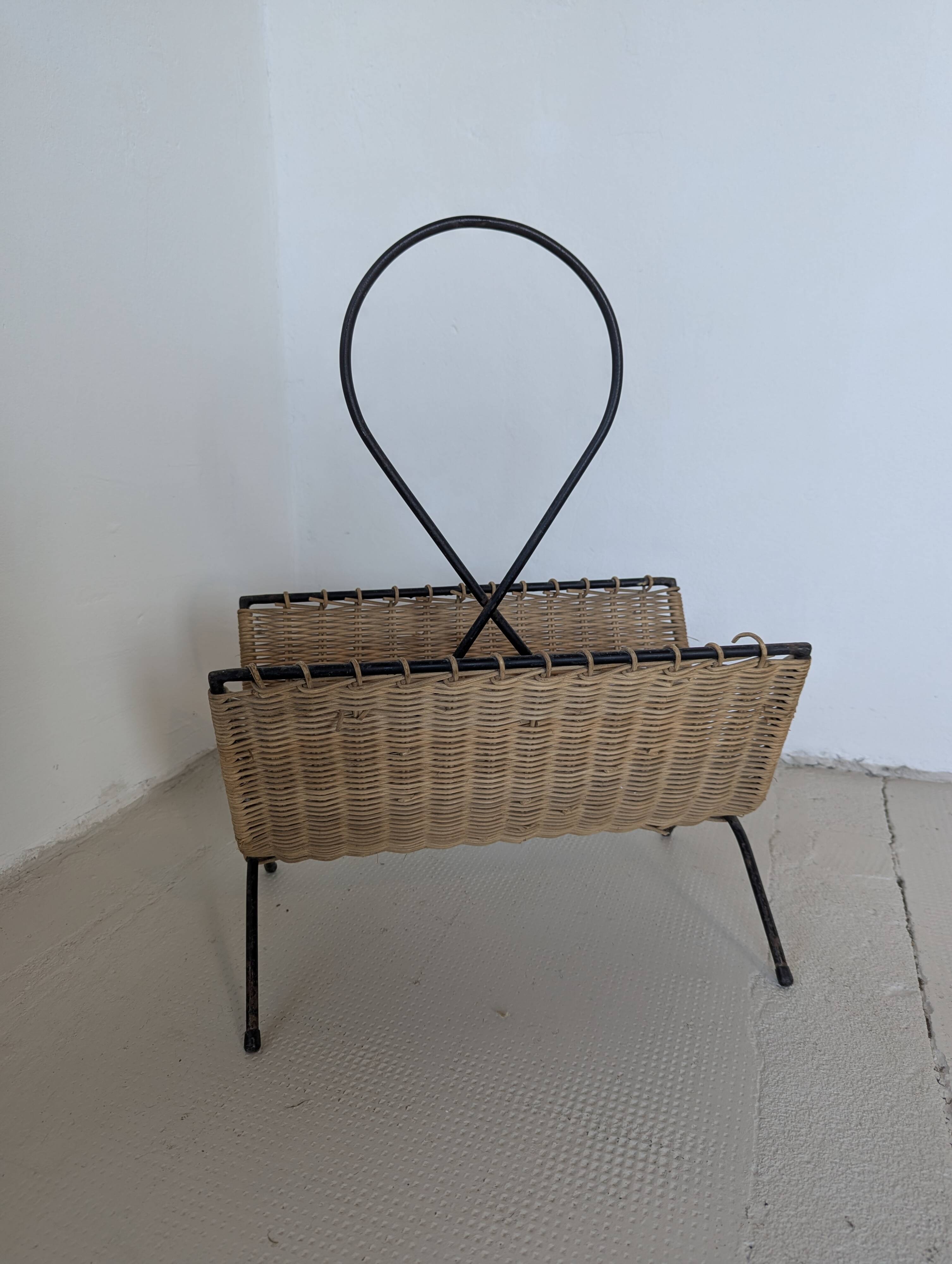 Iron and rattan magazine rack from the 60s