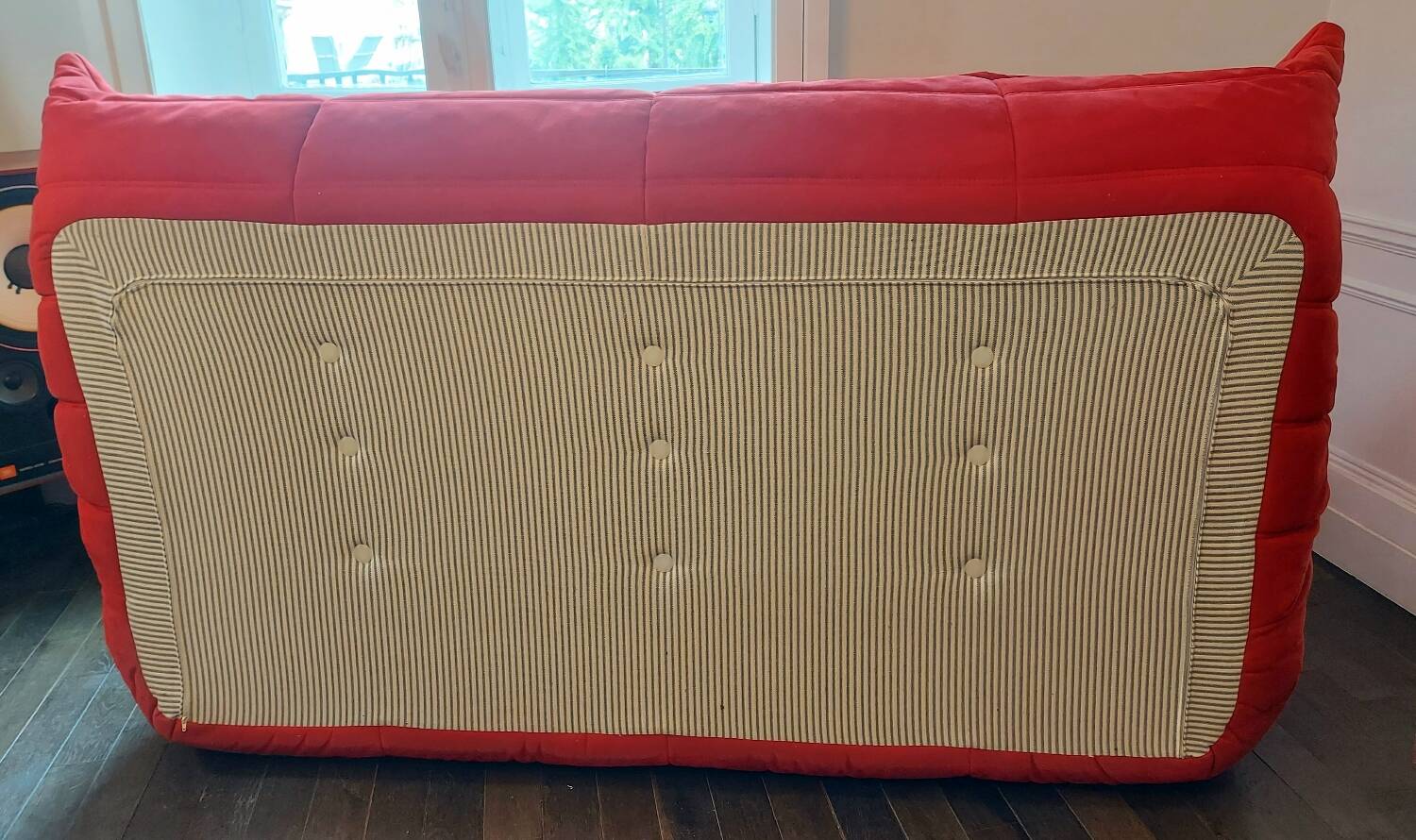 100% original - Ligne Roset Togo 3-seater bench – Red Alcantara (Goya