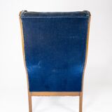 Armchair upholstered with blu velvet and mahogany designed by Frits Henningsen. The chair is great v