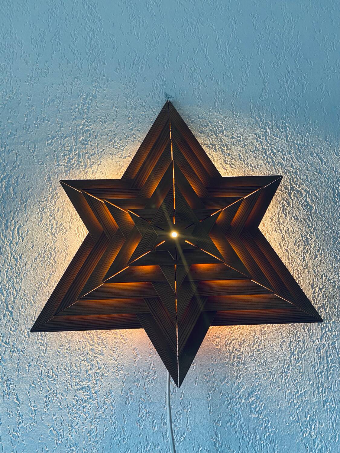 Luminous wooden wall star