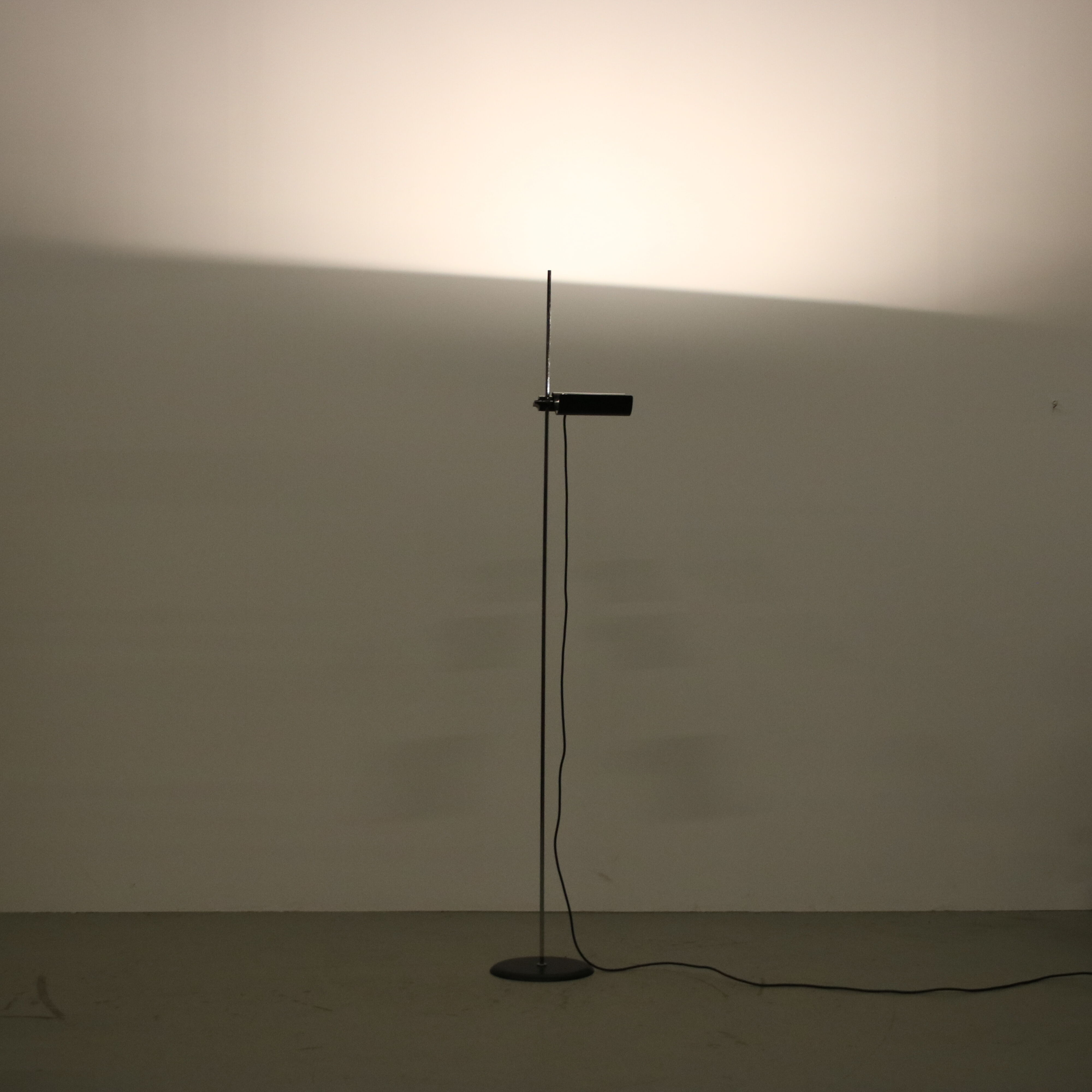 1980s Vico Magistretti floor lamp for Oluce, Italy
