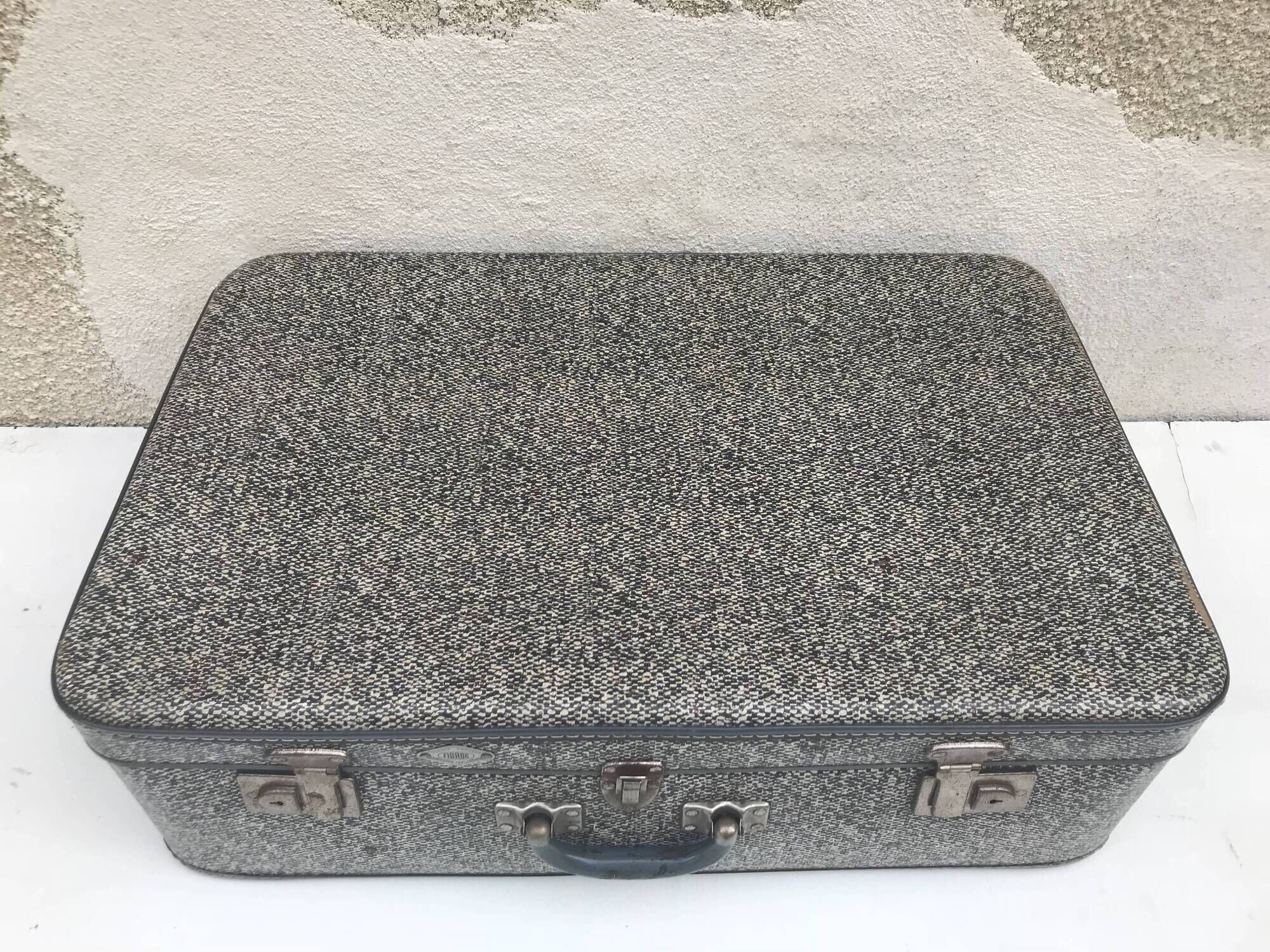 Old suitcase travel fibroc gray white trunk + vintage metal cove