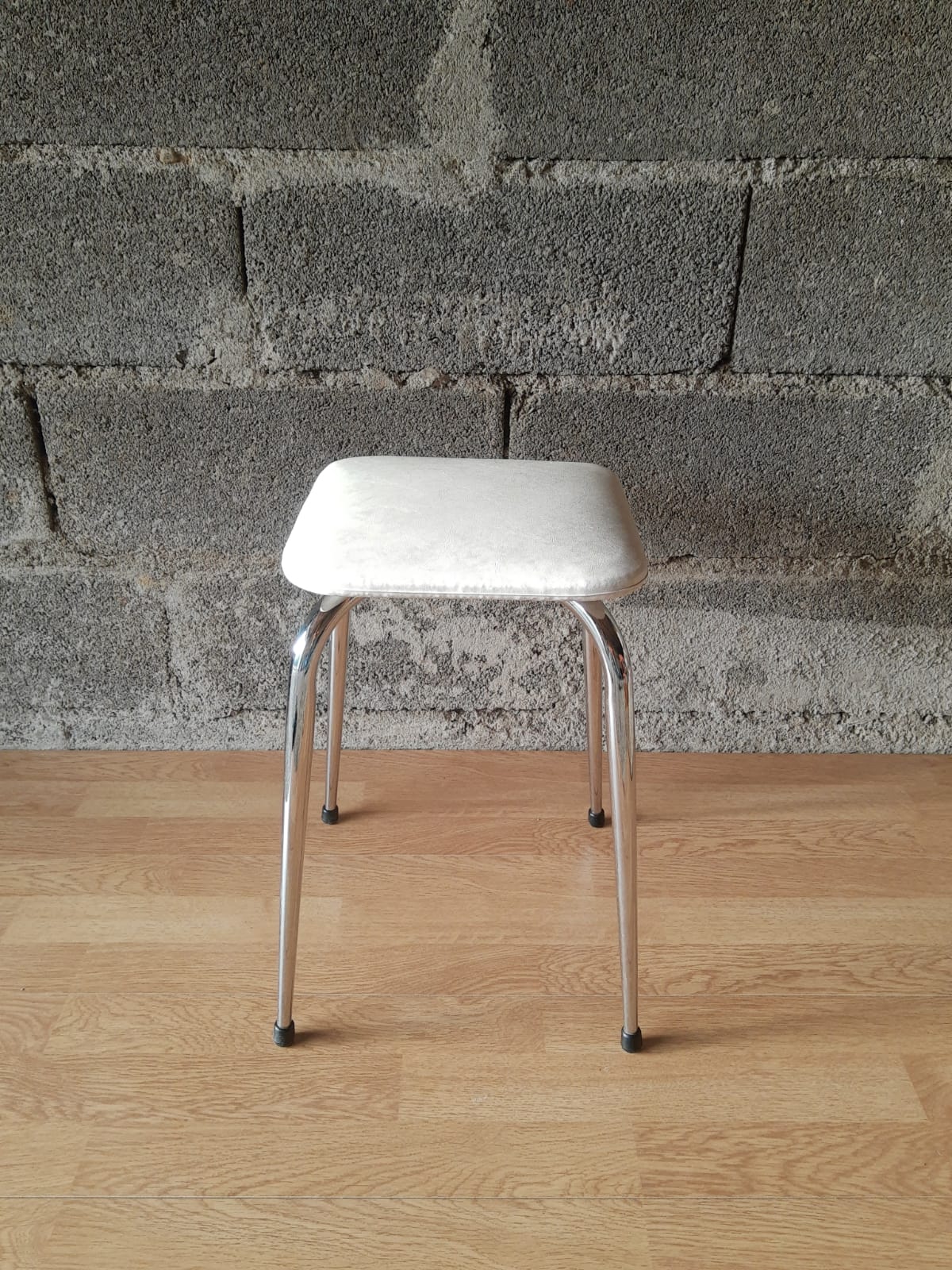 White skai stool / vintage chrome metal feet