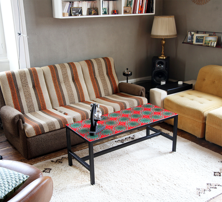 Coffee table ceramic red and green 1960