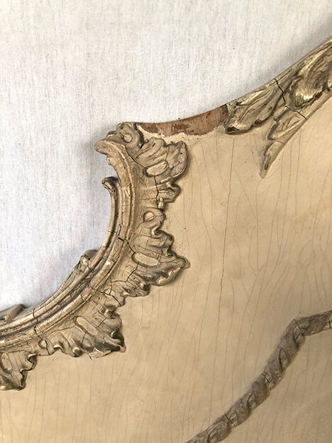 Tête de lit en bois laqué crème de style rococo, milieu XXe