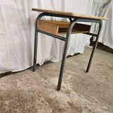Bureau d'écolier 1960 avec casier