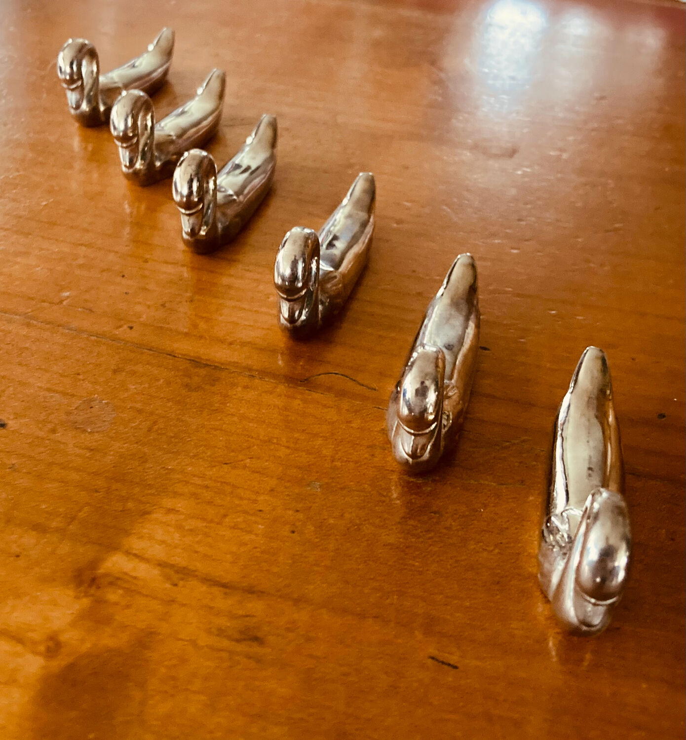 Case of 6 silver-plated knife rests in the shape of swans from the 1970s/80s.