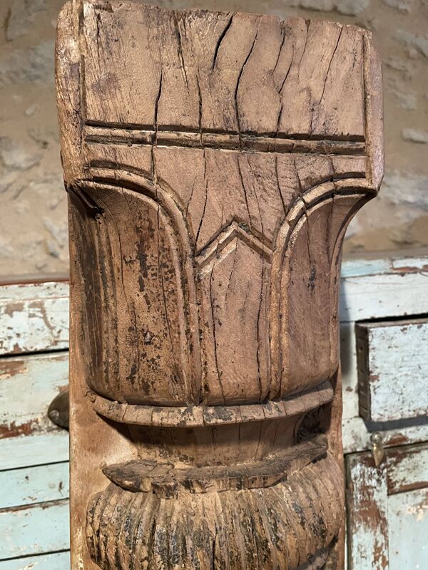 Demi colonne indienne en bois
