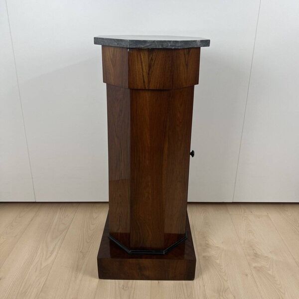 Cabinet de tambour Biedermeier en placage de noyer et marbre, France, années 1830