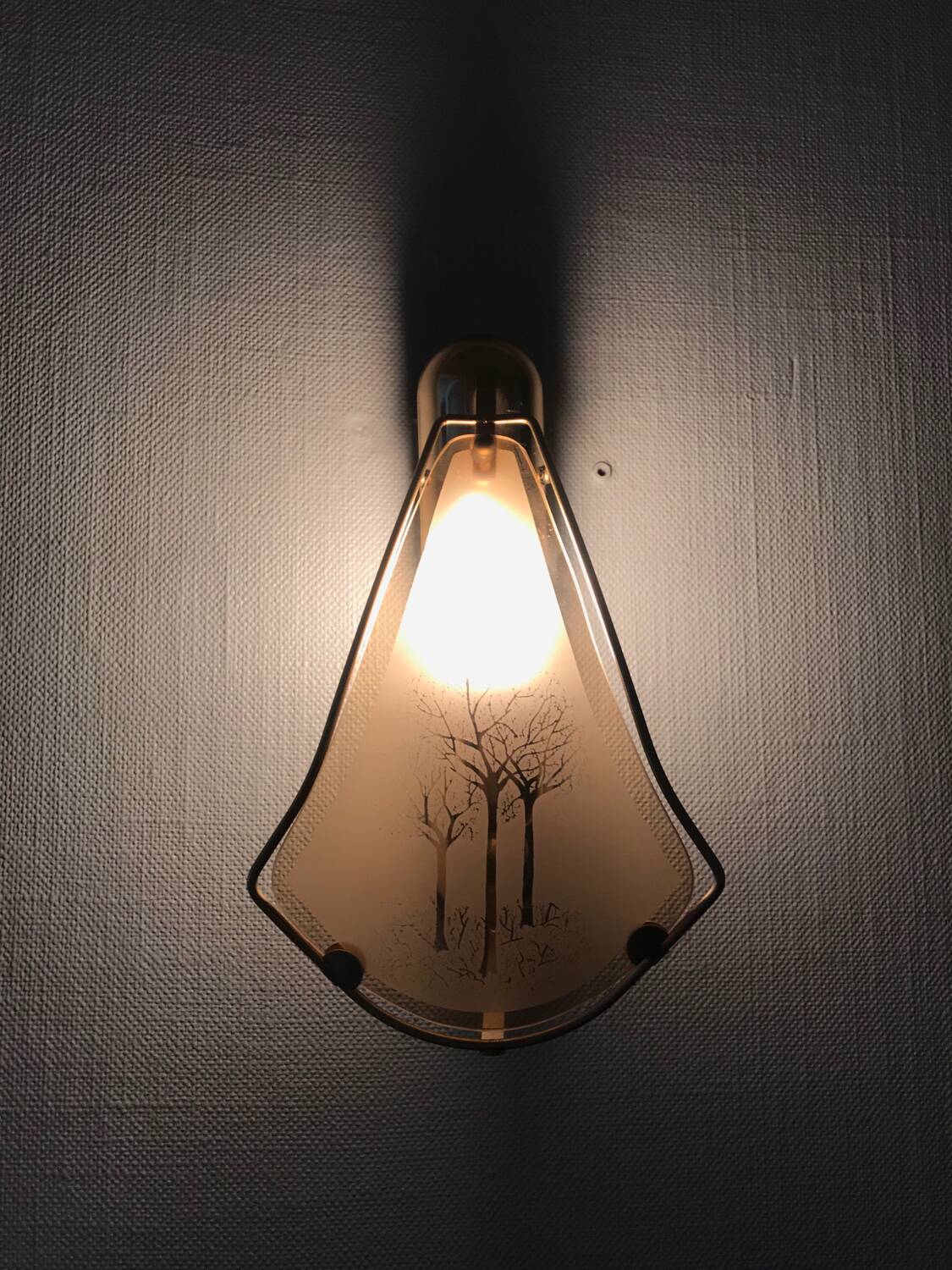 Set of 3 wall lights in golden brass and opaline glass