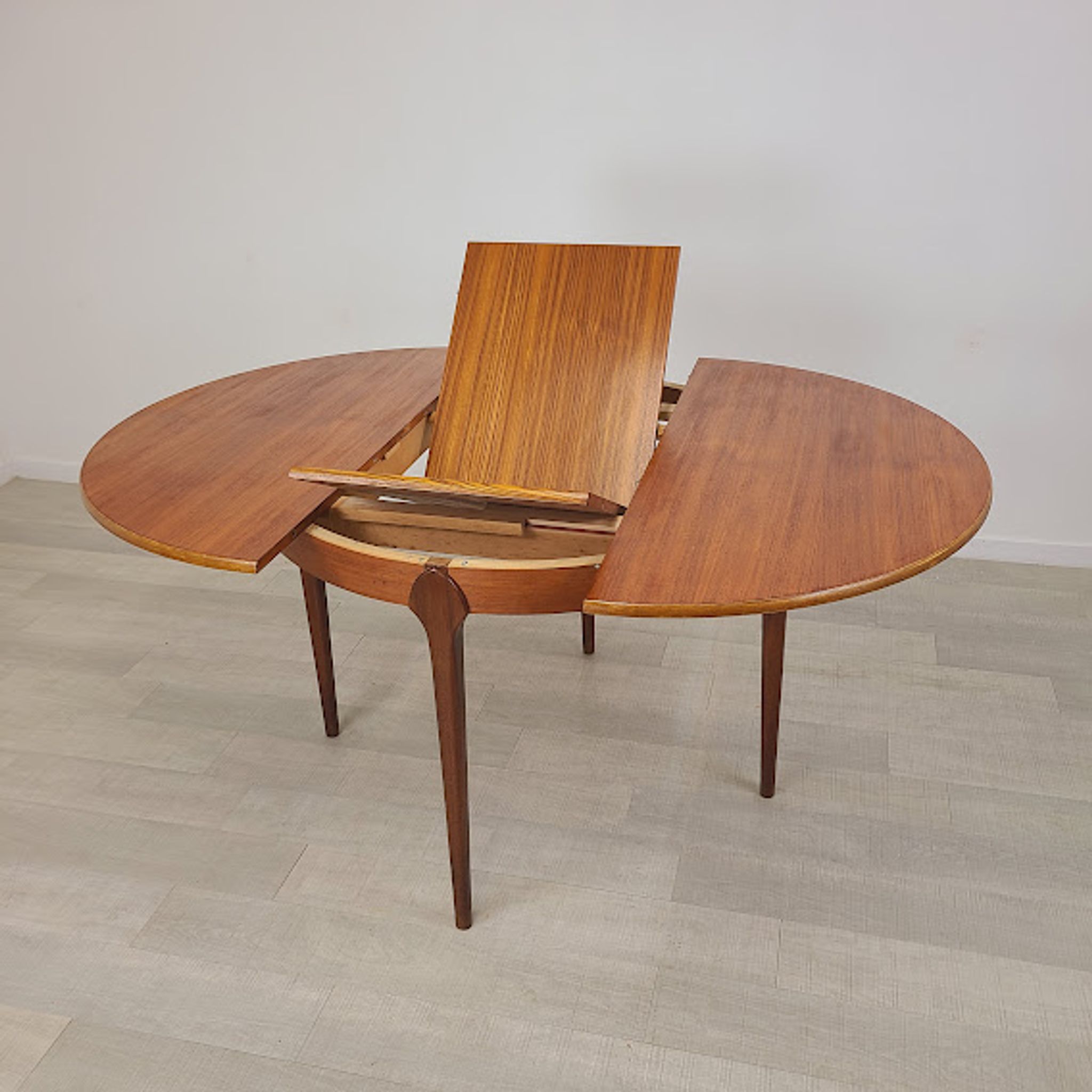 Round dining table McIntosh teak design Scandinavian 50s vintage