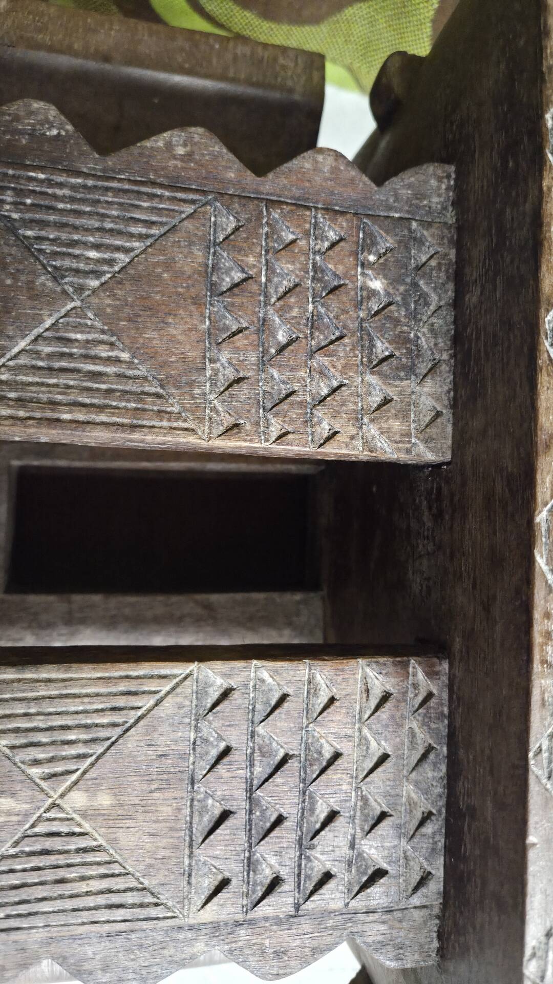 Paire de tabourets africains en bois sculpté  art tribal