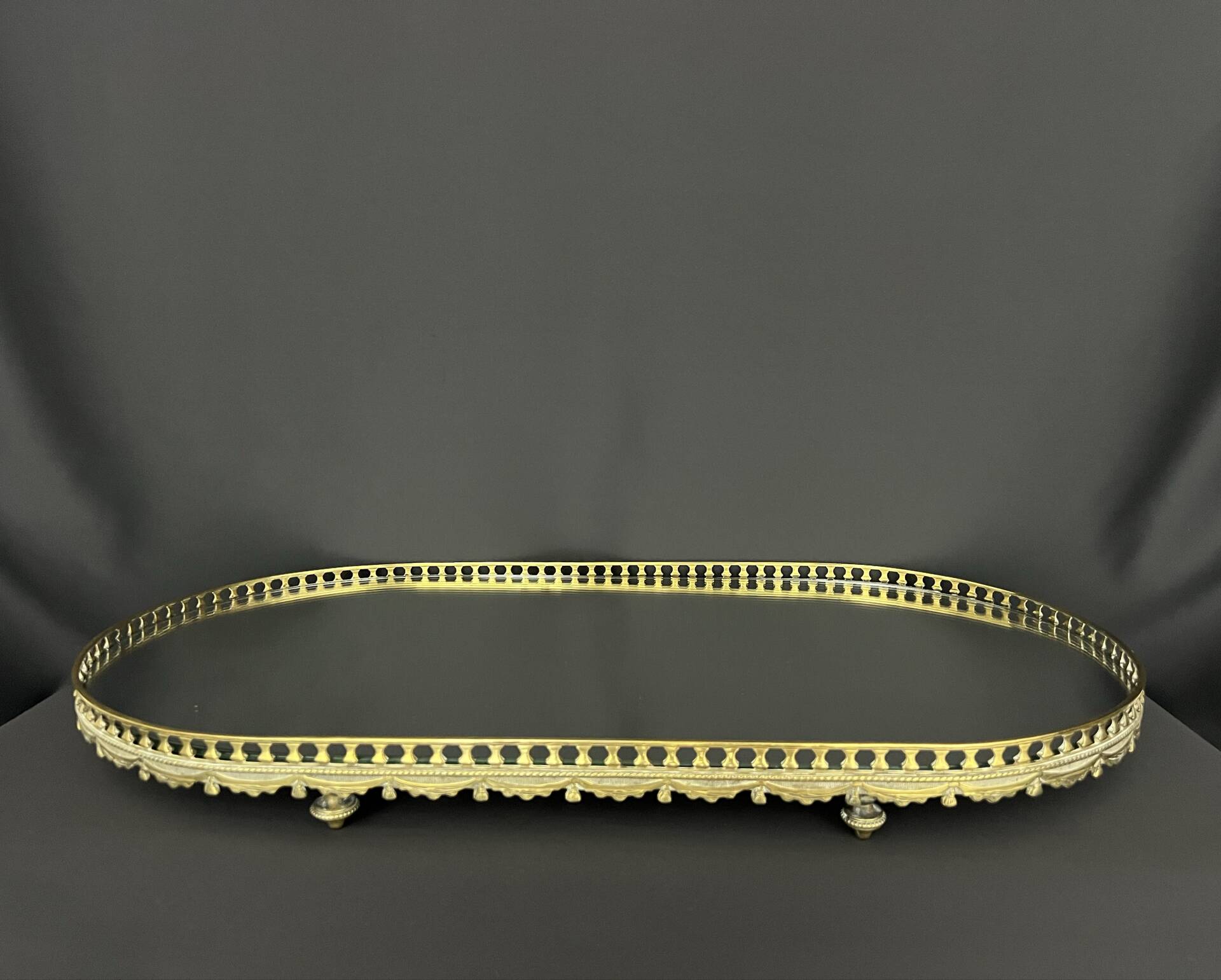 Large oval table centrepiece in bronze and mirror, Louis XVI style.