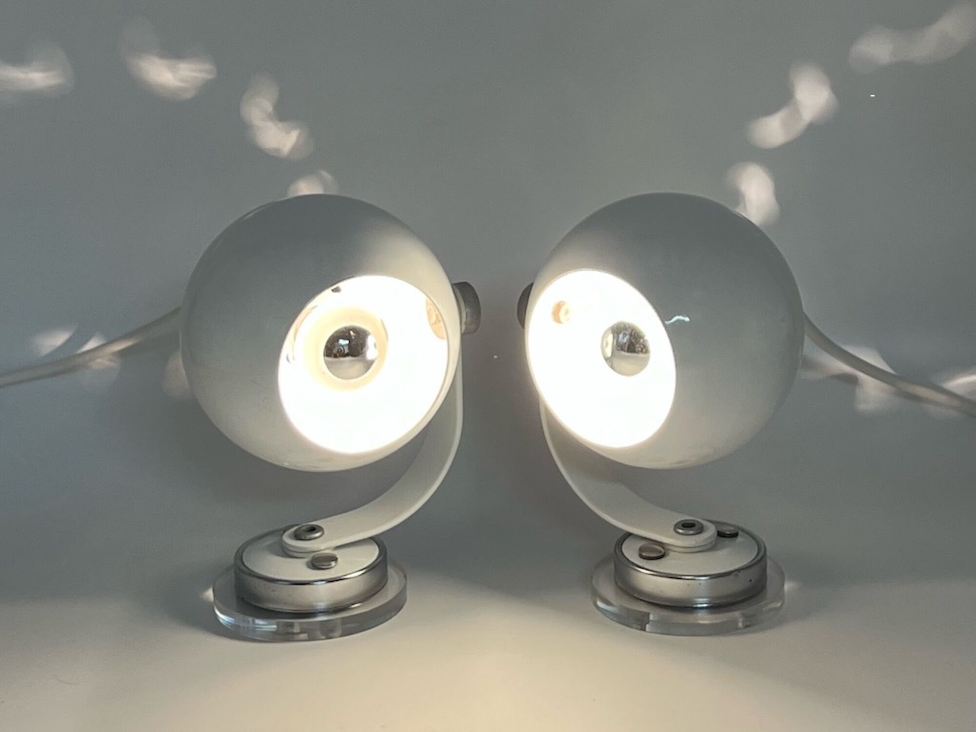 Ensemble de lampes eyeball en métal et plexiglas space age années 70