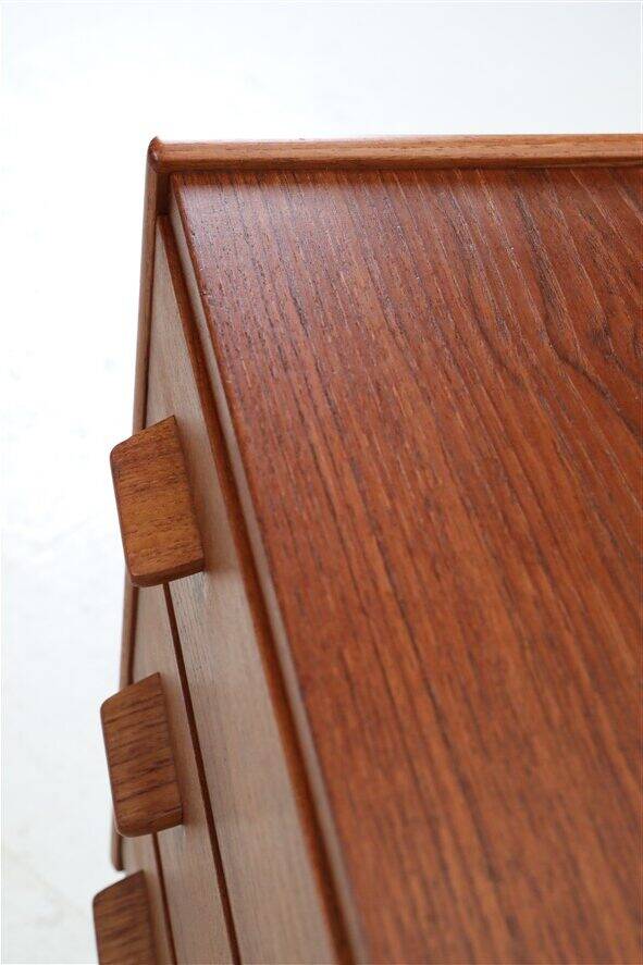 Rare teak chest of drawers by Carl Aage Skov for Munch Møbler / Mid-century Danish modern design / 1960s