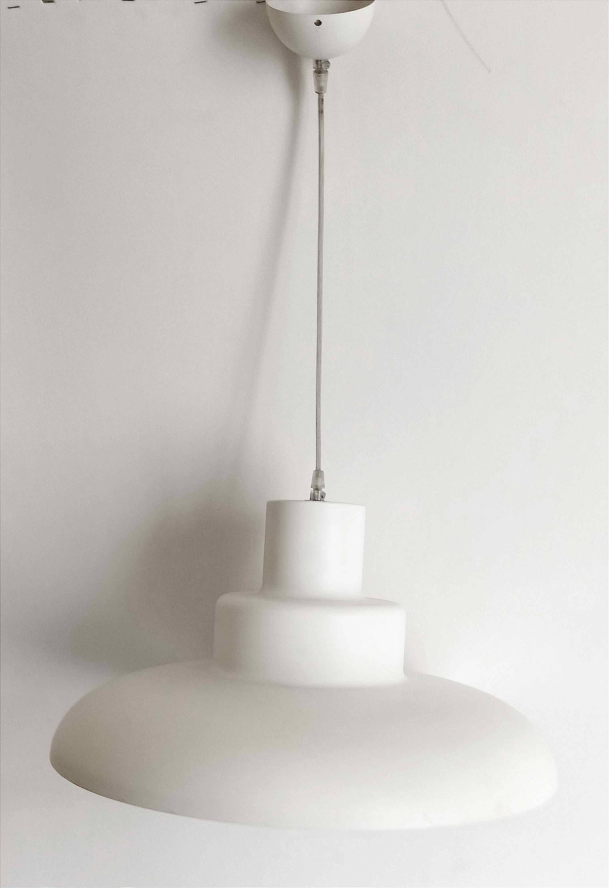 White lacquered chandelier Italian design 80s Diameter 50 cm