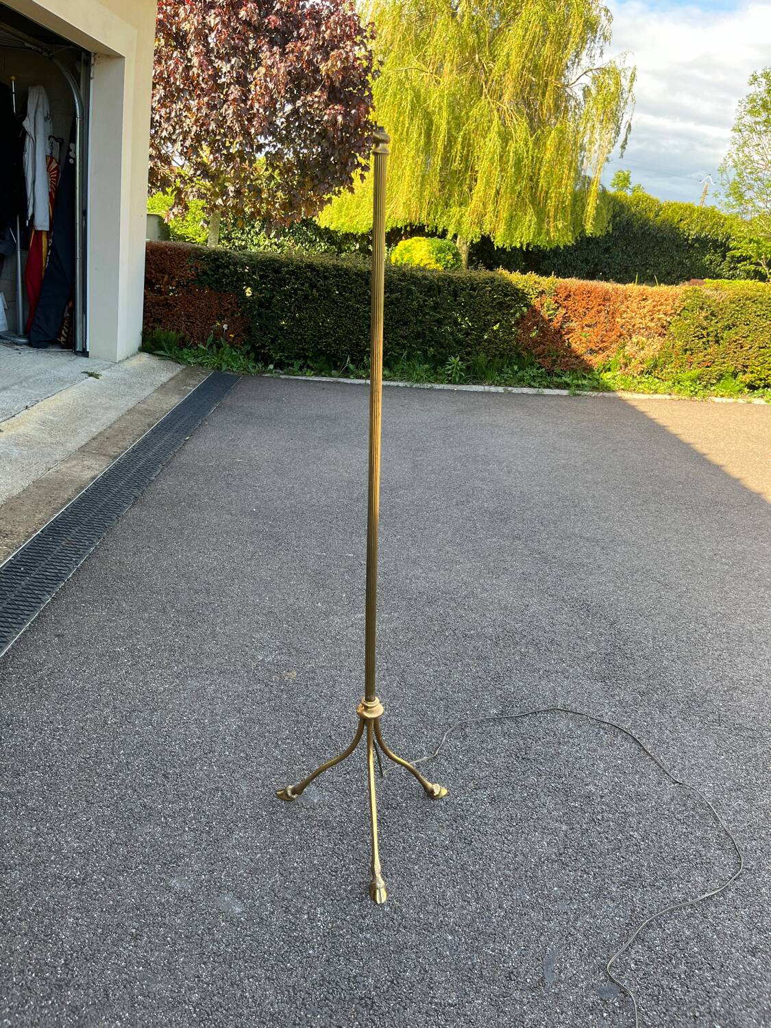 Vintage pied de lampe tripode laiton 1950 sabot de biche lampadaire