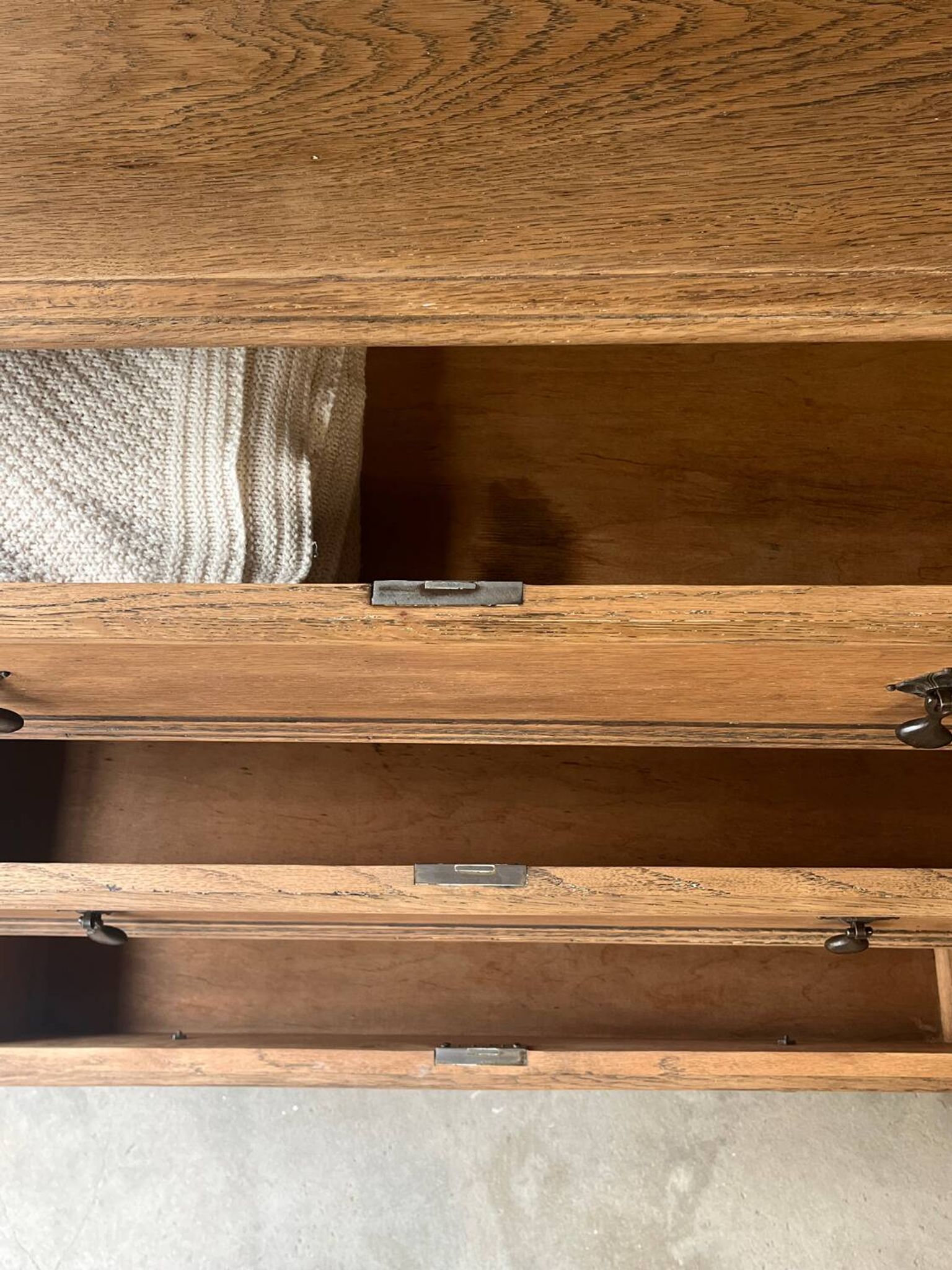 Dressing table