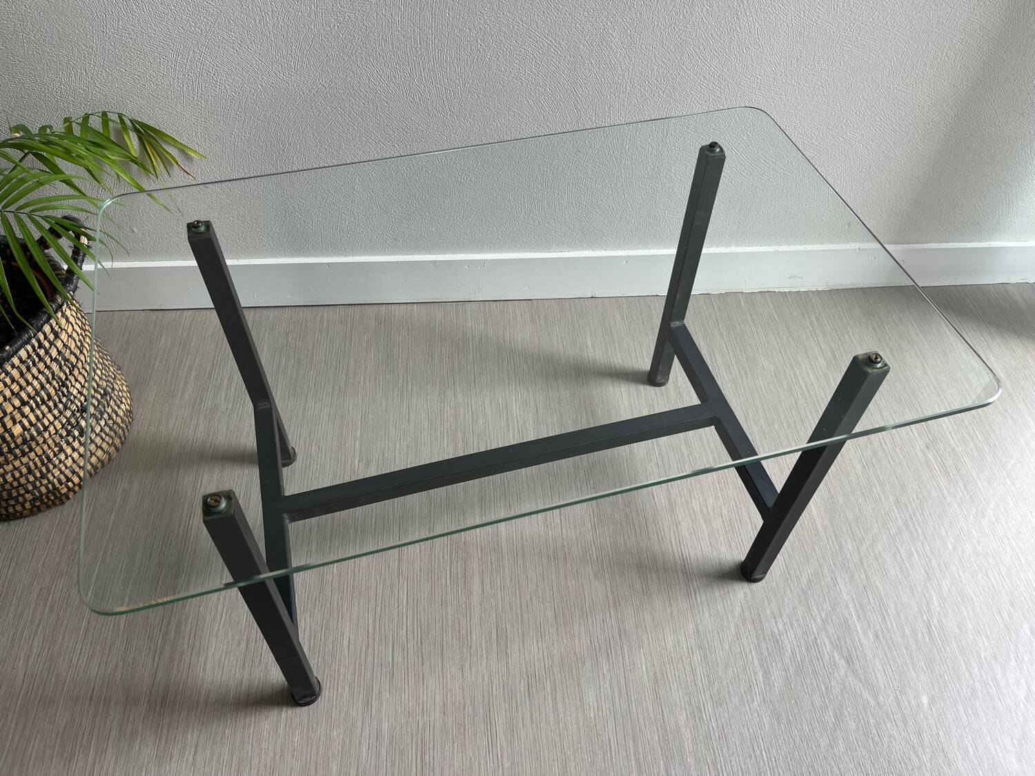 Vintage design coffee table in glass and metal