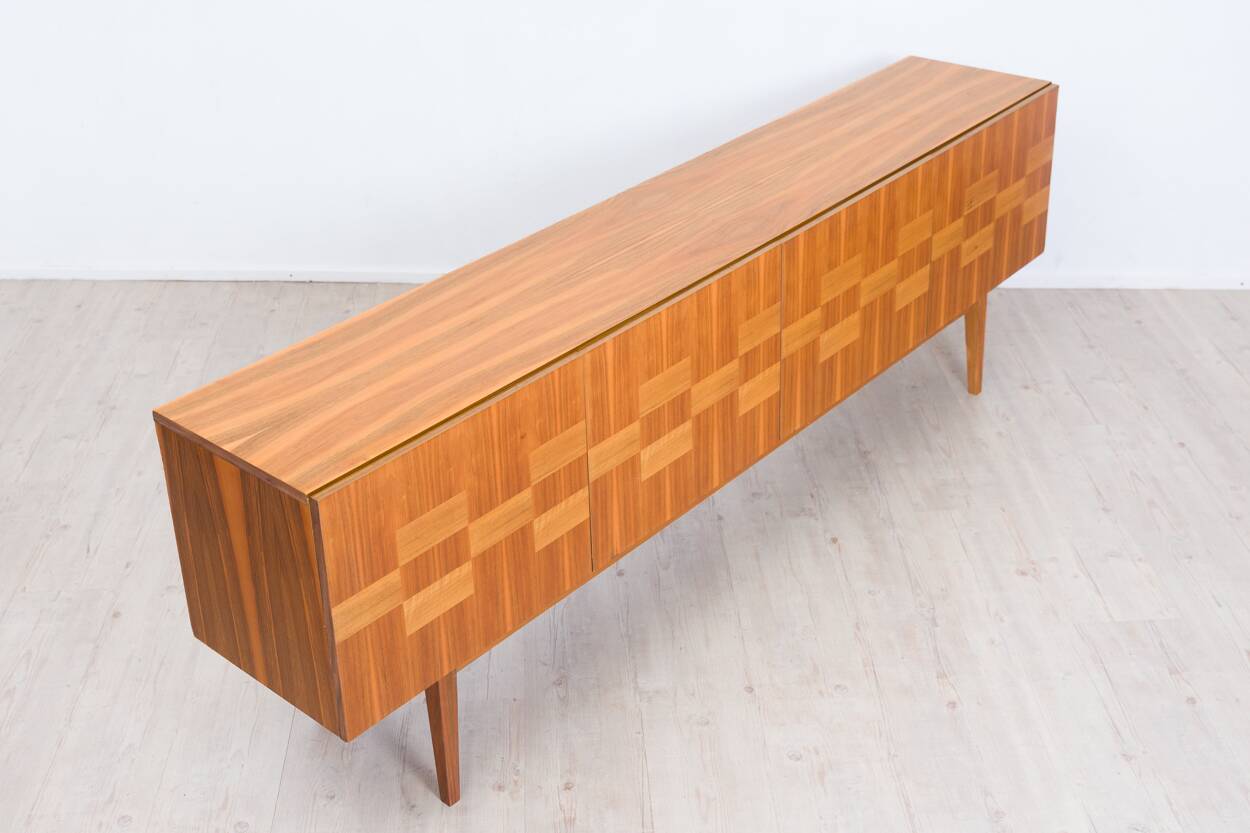 Grand buffet Mid-Century en noyer