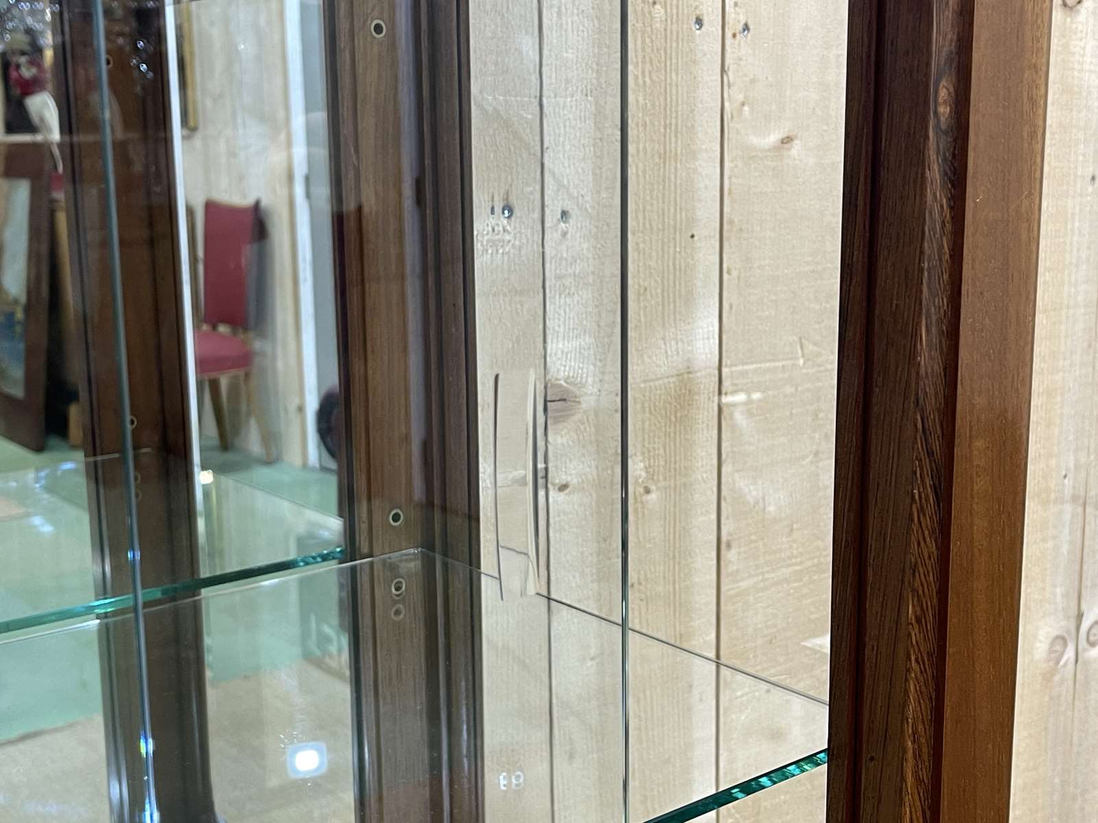60s showcase in rosewood, mahogany and leather handles
